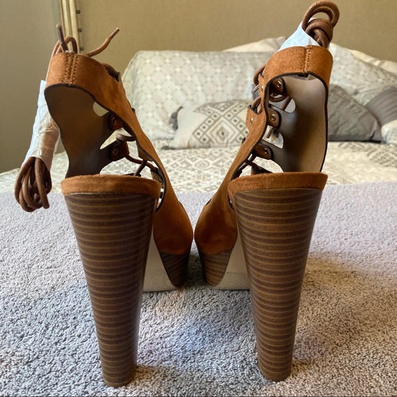 Breckelle’s Betsey-45W Tan Peep Toe Chunky Platform Heels size 9 - Picture 3 of 7